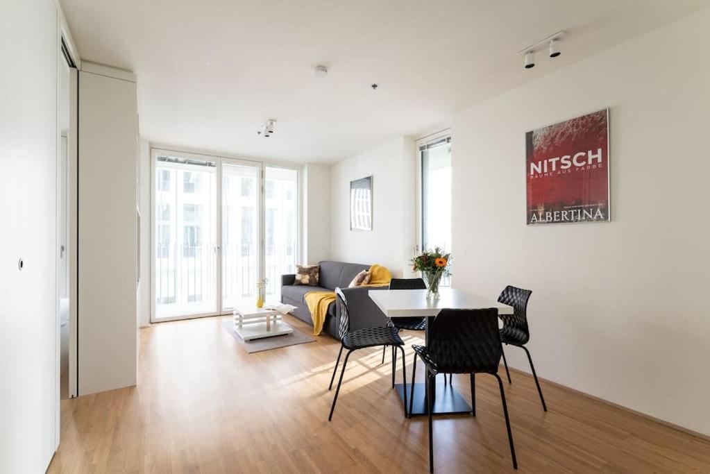 Smart With Terrace By Hm * Wien